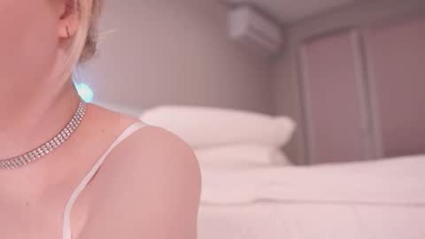 Nina  online show from September 28, 4:56 pm