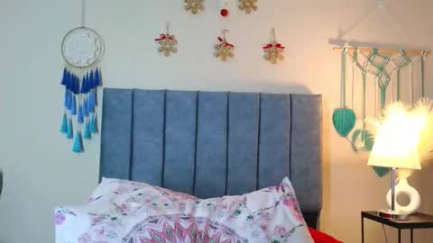 Iberian Moon online show from December 14, 8:03 pm