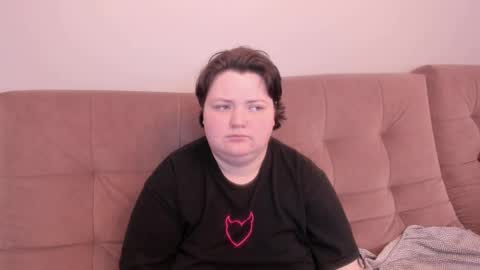 Snapshot of ihaveasecret_ chatting on February 21, 10:07 am Alice online show from February 21, 10:07 am