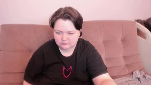 Snapshot of ihaveasecret_ chatting on February 24, 9:19 am Alice online show from February 24, 9:19 am