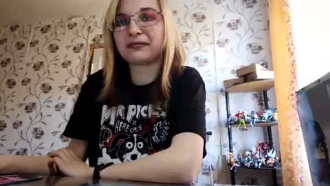 Sophie online show from June 12, 3:25 am