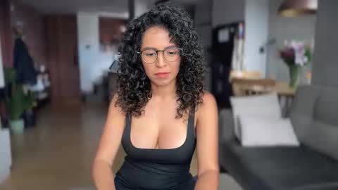 Kloe online show from November 12, 6:17 pm