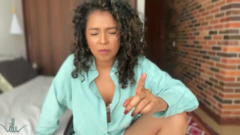 Snapshot of illaroom chatting on December 6, 3:44 pm Kloe online show from December 6, 3:44 pm