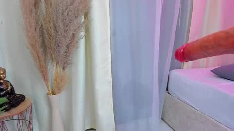 hanna online show from November 28, 8:01 pm