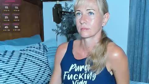 Snapshot of im_beautiful chatting on October 20, 12:30 pm Christine - online show from October 20, 12:30 pm