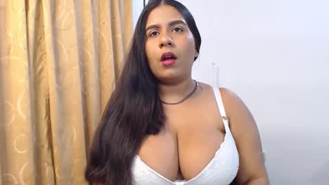 Snapshot of im_madissonwell chatting on February 6, 1:10 pm im madissonwell online show from February 6, 1:10 pm