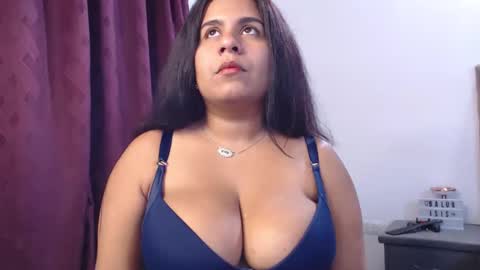 Snapshot of im_madissonwell chatting on October 3, 2:27 am im madissonwell online show from October 3, 2:27 am