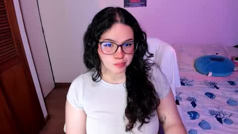 mei mei uwu online show from December 17, 1:11 am