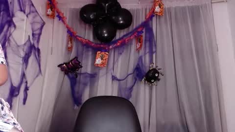 Snapshot of im_milancs chatting on October 16, 4:48 am milan online show from October 16, 4:48 am