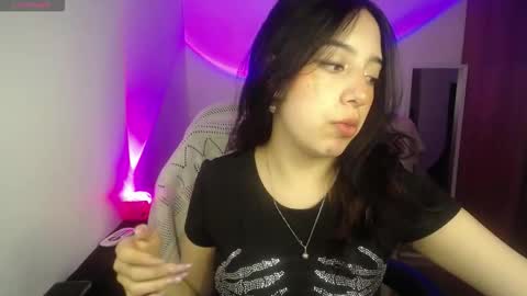 Snapshot of im_misssilver chatting on October 16, 3:31 am im_misssilver online show from October 16, 3:31 am