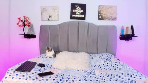 im_riley_ online show from February 20, 7:04 pm