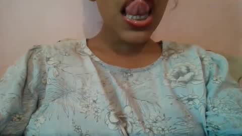 Snapshot of imlovelyrose chatting on December 7, 5:04 am ROSE online show from December 7, 5:04 am