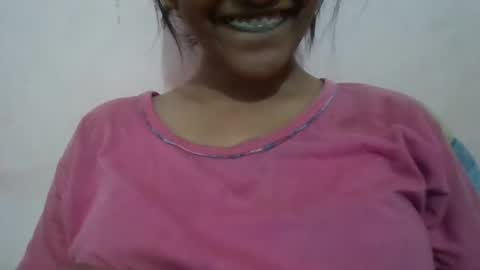 Snapshot of imlovelyrose chatting on February 15, 12:33 pm ROSE online show from February 15, 12:33 pm