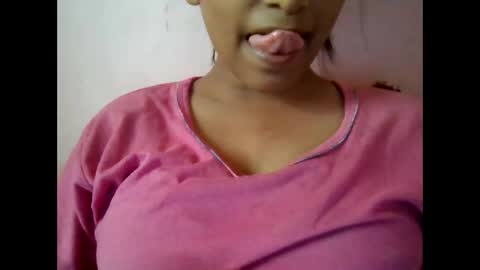 Snapshot of imlovelyrose chatting on March 10, 5:54 am ROSE online show from March 10, 5:54 am
