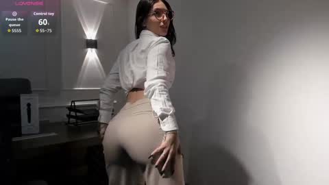 Karen  online show from November 21, 8:33 pm