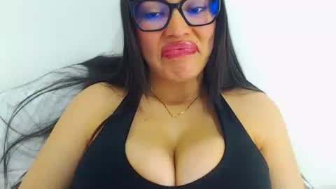 imsweetlips online show from May 18, 7:31 pm