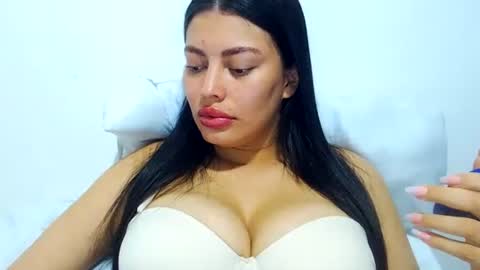 imsweetlips online show from June 15, 8:42 pm