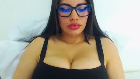 imsweetlips online show from May 10, 7:38 pm