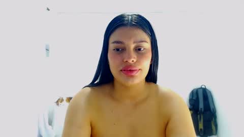 imsweetlips online show from July 5, 9:09 pm