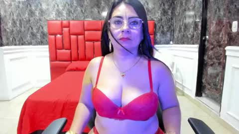 Snapshot of imyourdirtymilf chatting on October 15, 8:44 pm Karina online show from October 15, 8:44 pm