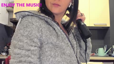 Snapshot of inakush chatting on January 3, 11:55 pm Ina Kush online show from January 3, 11:55 pm