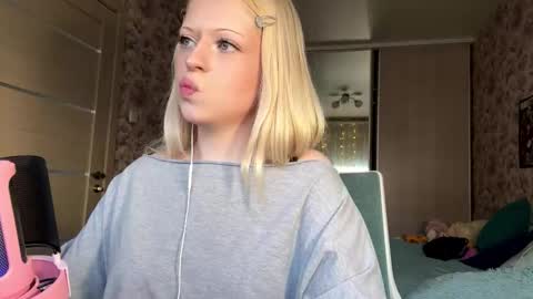 Lola online show from March 14, 1:12 pm