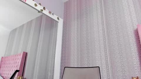 Snapshot of indi_catalina chatting on December 16, 11:22 am Indi Catalina online show from December 16, 11:22 am