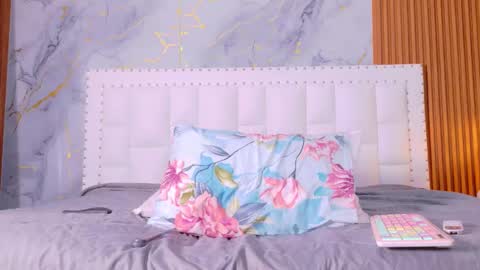 LITTLE AINHOA  online show from October 21, 7:40 pm