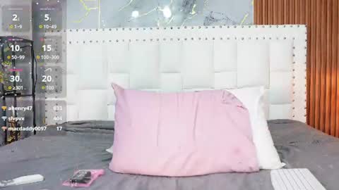 LITTLE AINHOA  online show from June 25, 7:59 pm