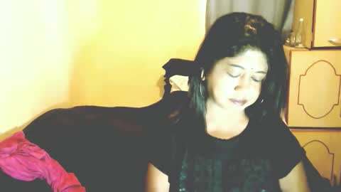 indianpleasures21 online show from April 14, 5:29 am