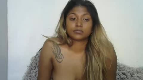 indianqtpie6 online show from December 2, 6:43 pm