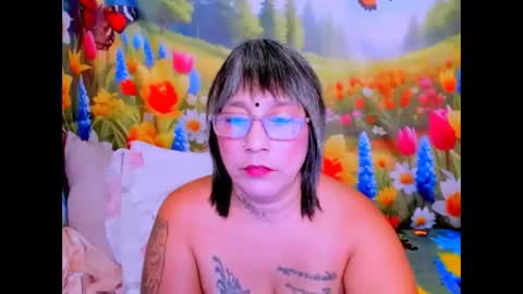 indianroxy27 online show from April 20, 6:11 pm