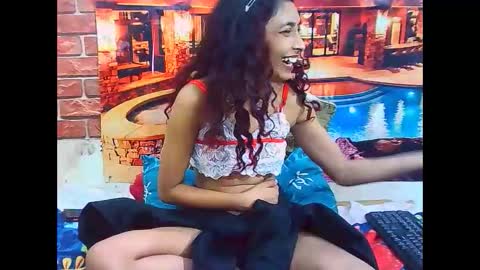 indiansexybutt4u2luv online show from June 2, 9:43 am