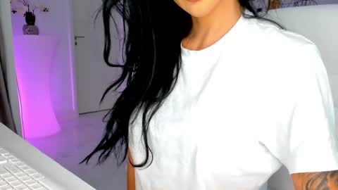 Snapshot of indiansweety chatting on February 24, 1:08 pm Hellen online show from February 24, 1:08 pm
