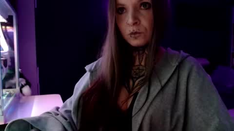 Snapshot of inesdesire chatting on January 6, 7:31 am InesDesire online show from January 6, 7:31 am