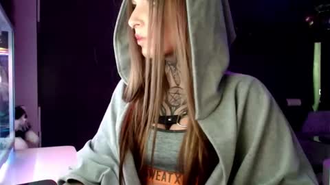 Snapshot of inesdesire chatting on February 16, 8:10 am InesDesire online show from February 16, 8:10 am