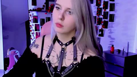 Snapshot of ingannamorte18 chatting on October 16, 4:20 pm Roki online show from October 16, 4:20 pm