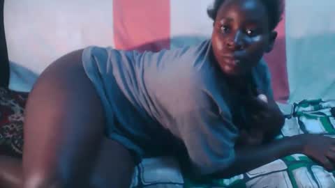 innocent_queen online show from December 19, 2:35 pm