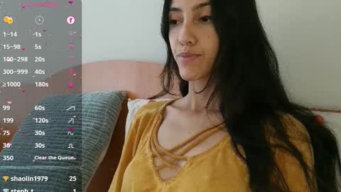 Snapshot of innocentlatiina chatting on December 6, 9:56 pm Laroa online show from December 6, 9:56 pm