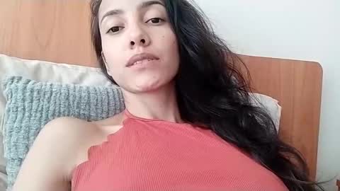 Snapshot of innocentlatiina chatting on February 17, 7:12 pm Laroa online show from February 17, 7:12 pm