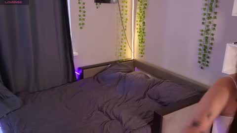 insanely_beautiful online show from July 12, 8:26 am