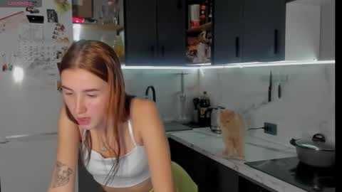 Snapshot of internetsexplorer chatting on October 28, 11:49 am Bernadette  Join  online show from October 28, 11:49 am