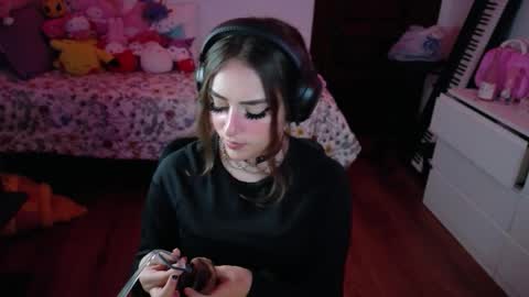 invisibledollx online show from June 5, 4:05 am