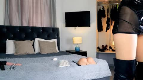 inviting_tina online show from March 21, 8:19 am