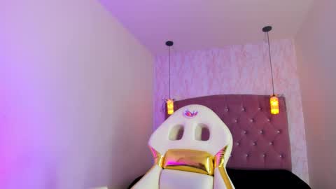 iris_77 online show from October 24, 9:11 pm