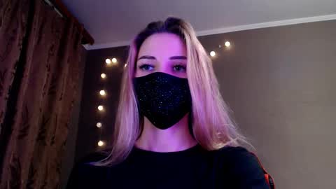 Lily online show from December 3, 4:20 pm