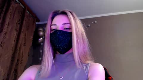 Lily online show from November 25, 3:58 pm