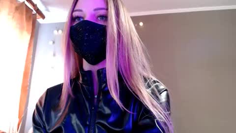 Lily online show from March 3, 1:28 pm