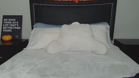 Iris  online show from November 4, 6:18 am