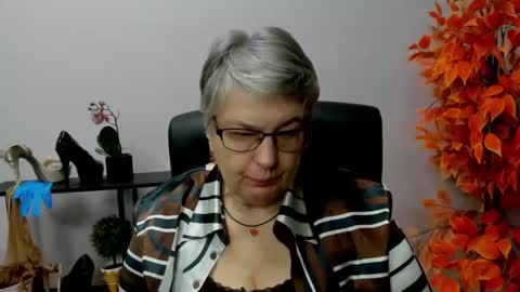 I R I S online show from December 12, 7:19 am